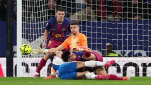 Aksi Konyol Joan Garcia Dorong Rekan Demi Selamatkan Gawang Viral