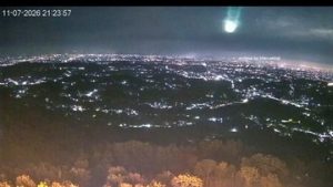 Viral Benda Bercahaya di Langit Jawa, BRIN Beri Penjelasan Ilmiah